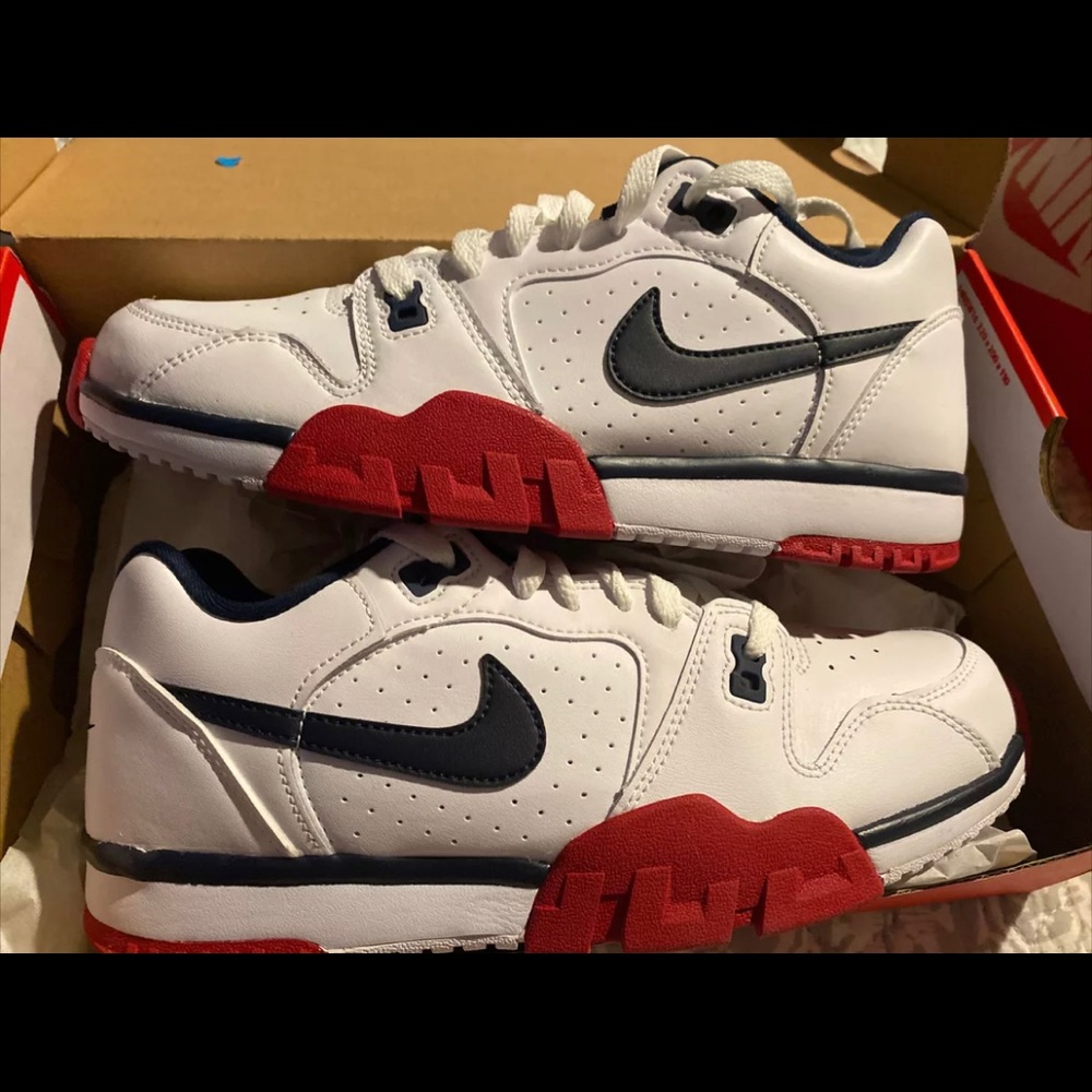 BRAND NEW NIKE CROSS TRAINER LOW SIZE Mens 8